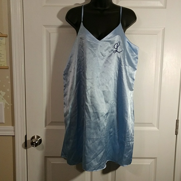 Matching Nightgown & Robe initial L - Picture 2 of 8